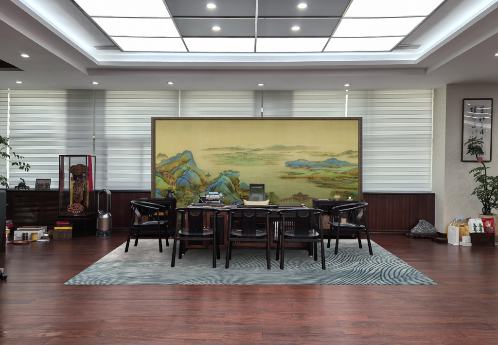 A Thousand Miles of Rivers and Mountains <span>(Suzhou Embroidery Floor Screen)</span>