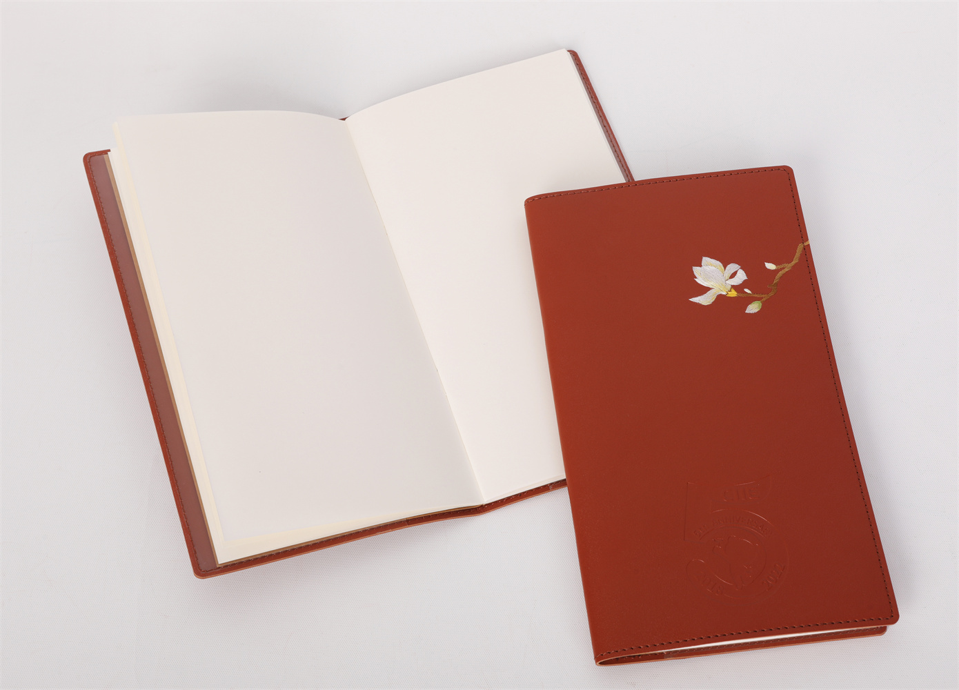 Custom Suzhou Embroidery Notebook <span>(Magnolia in Bloom)</span>