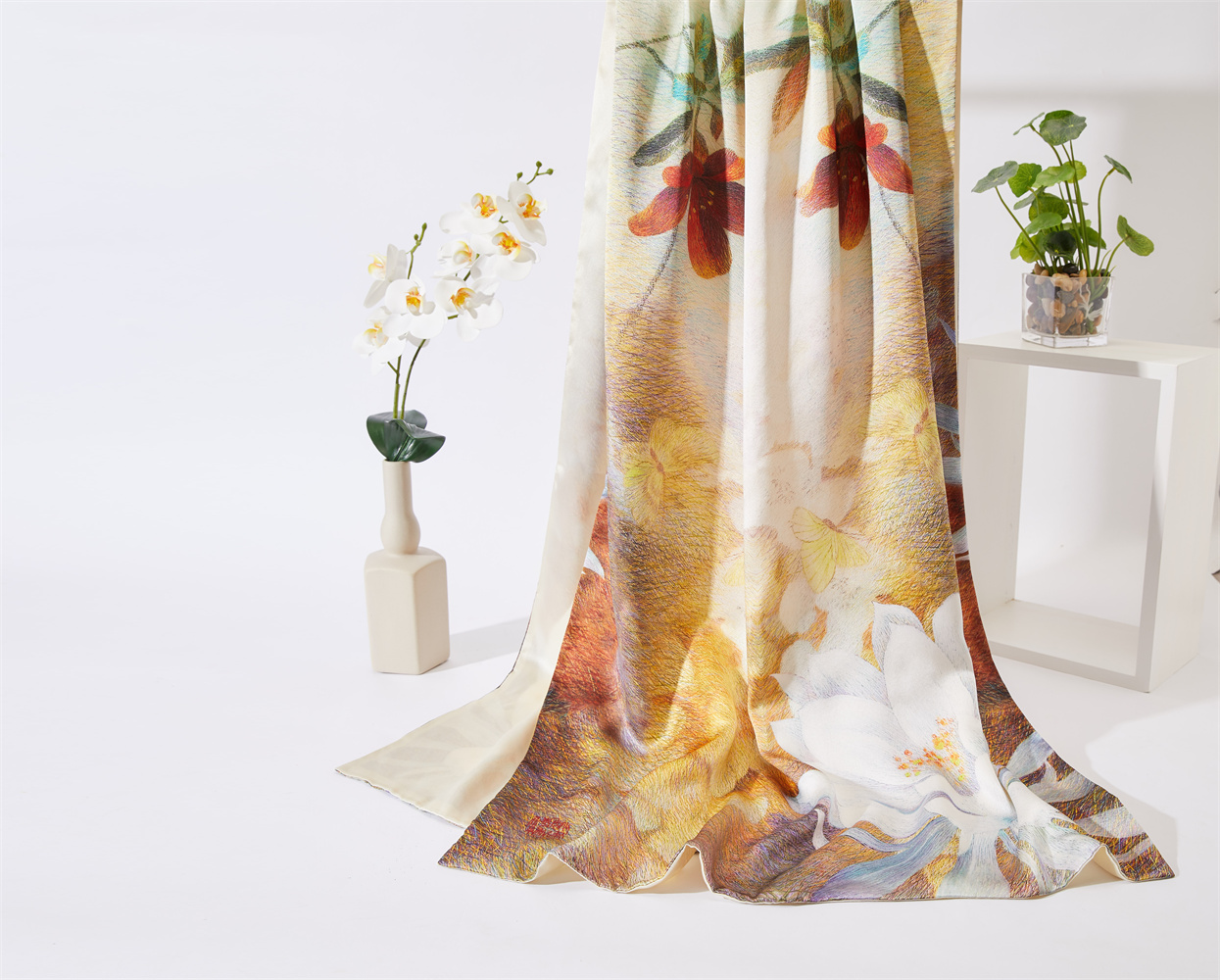Floral Harmony of the Chinese Dream <span>(Silk Scarf Collection)</span>