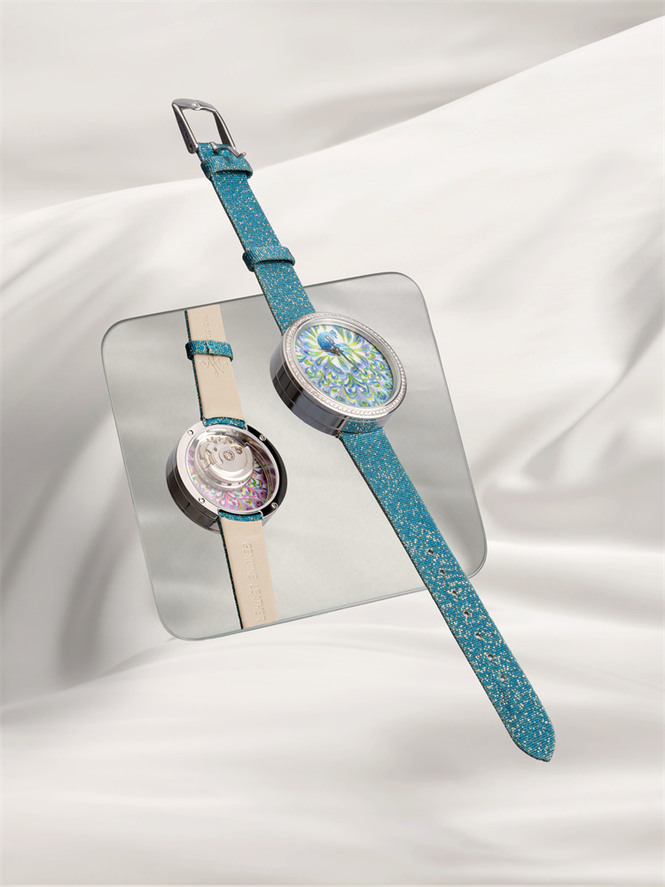 Tender Affection <span>(Double-Sided, Dual-Color Embroidered Watch)</span>