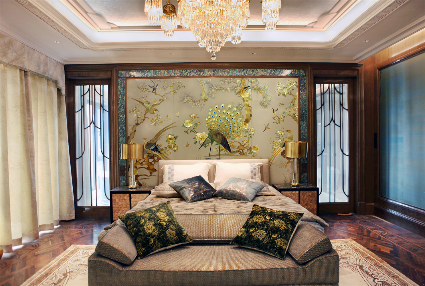 Hundred Birds Paying Homage to the Phoenix <span>(Suzhou Embroidery Bed Screen)</span>